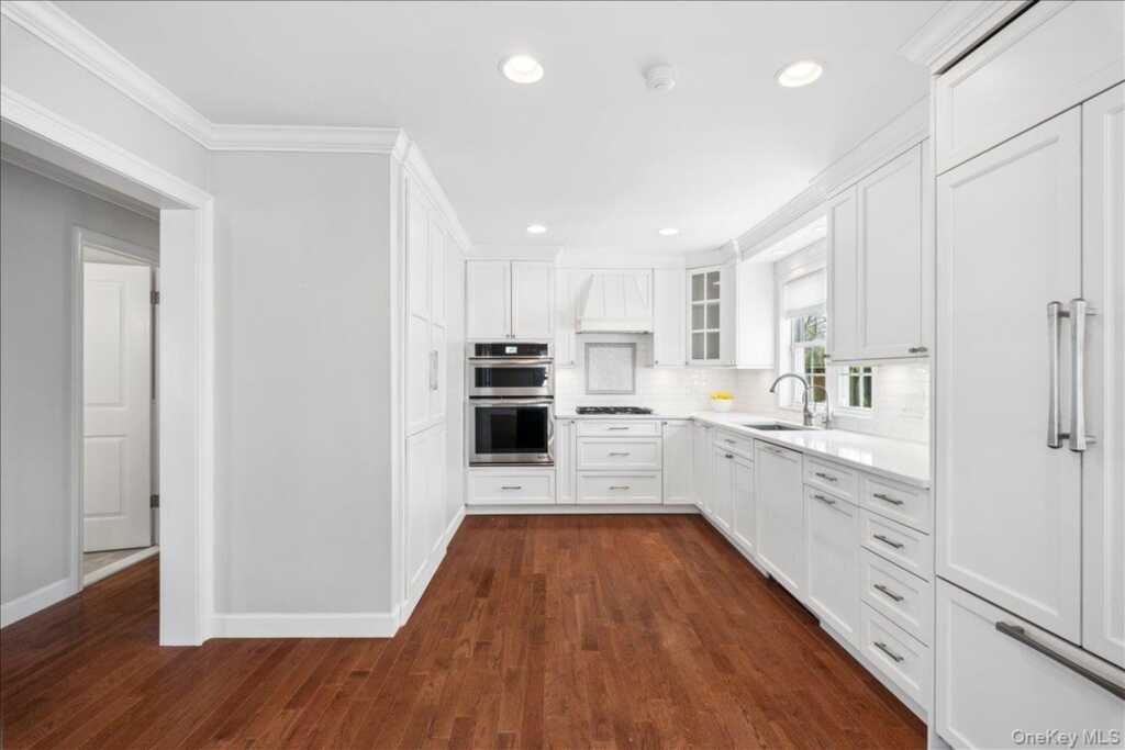 33 Wilmot Circle, New Rochelle, NY 10583 - Photo 9 of 41