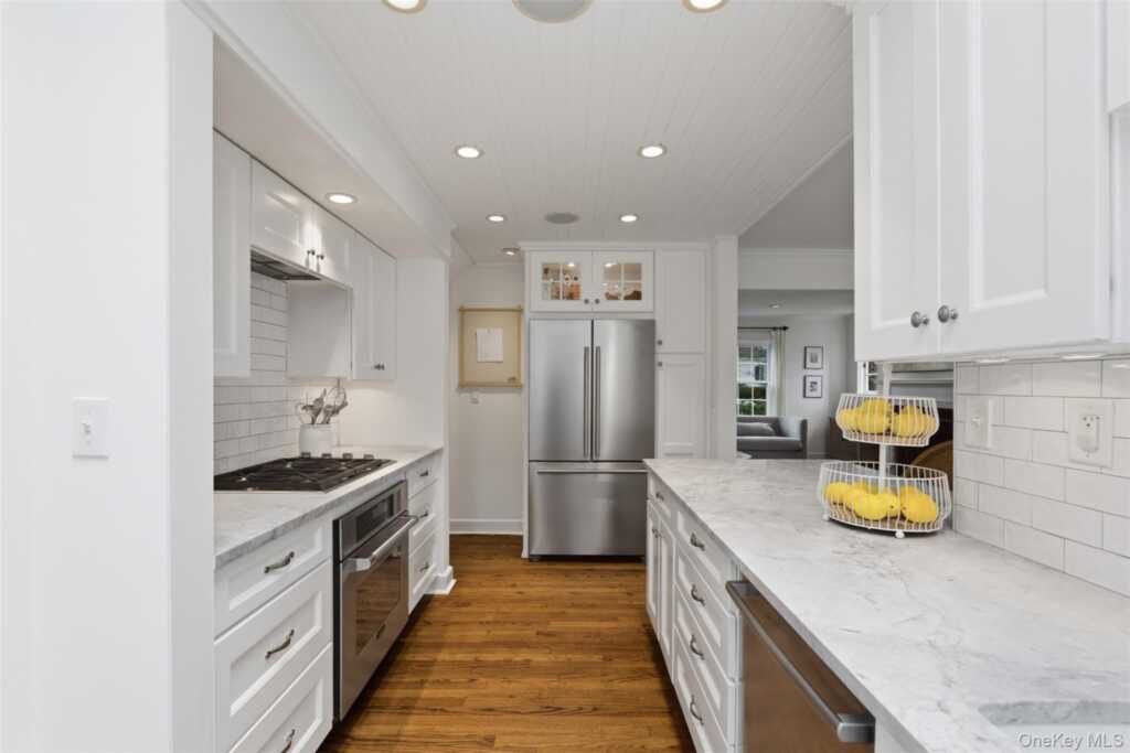 32 Kingsbury Road, New Rochelle, NY 10804 - Photo 11 of 31