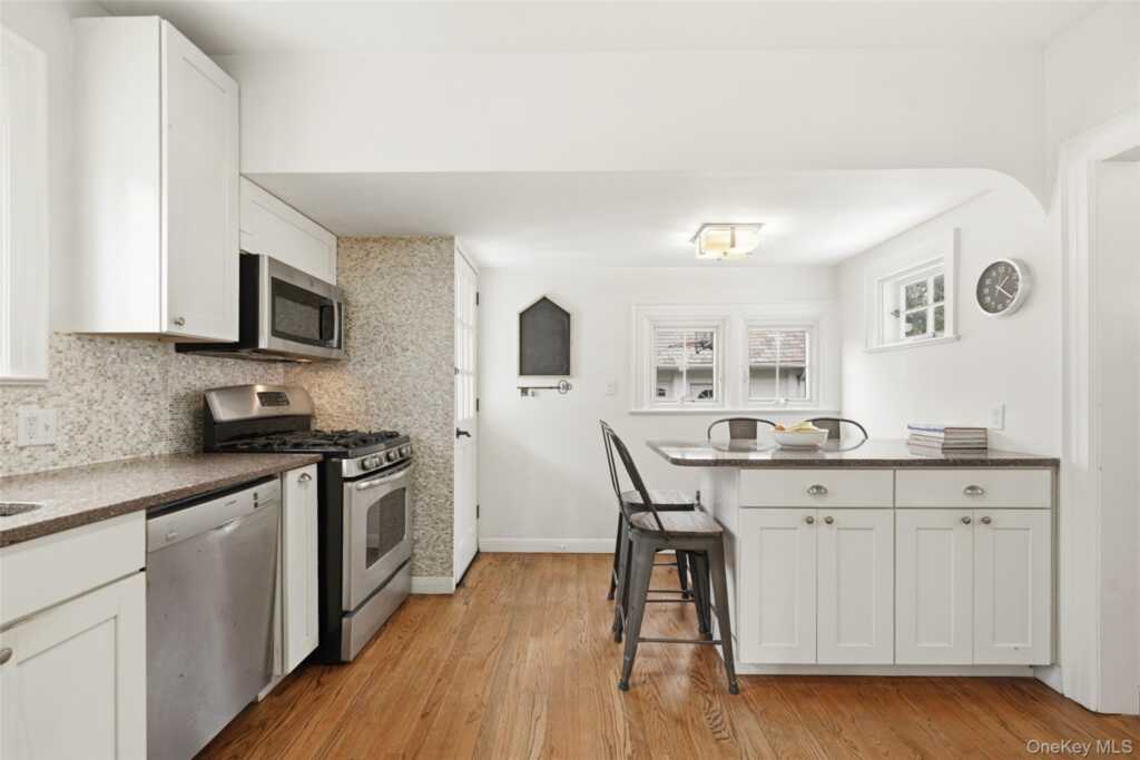 22 Brookdale Place, Rye, NY 10580 - Photo 10 of 28