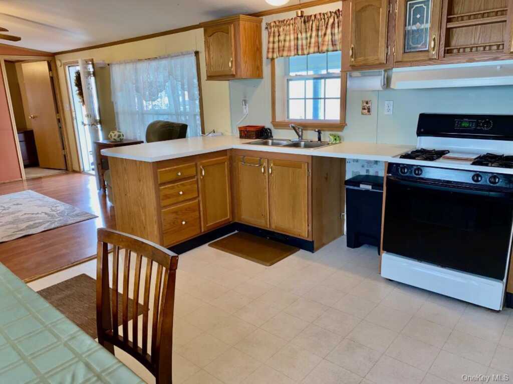 31 N Mountainview MHP, Stony Point, NY 10980 - Photo 11 of 22