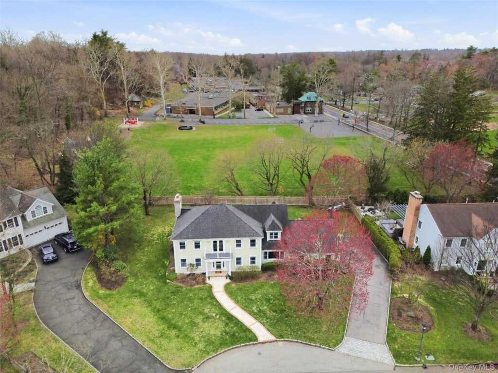 4 Ellis Court, Rye, NY 10580 - Photo 3 of 34