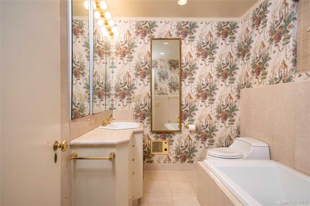 180 Wilmot Road, New Rochelle, NY 10804 - Photo 10 of 26