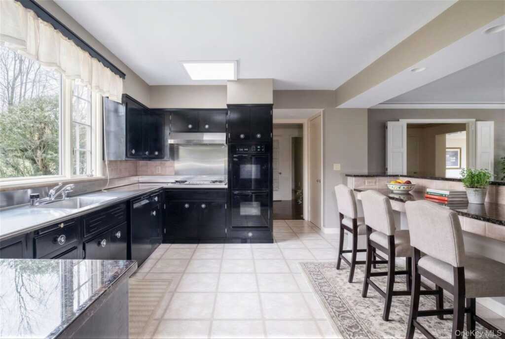 180 Wilmot Road, New Rochelle, NY 10804 - Photo 18 of 26