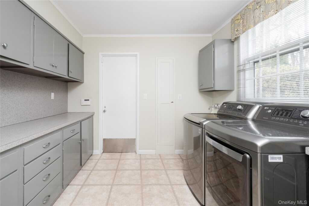 180 Wilmot Road, New Rochelle, NY 10804 - Photo 23 of 26