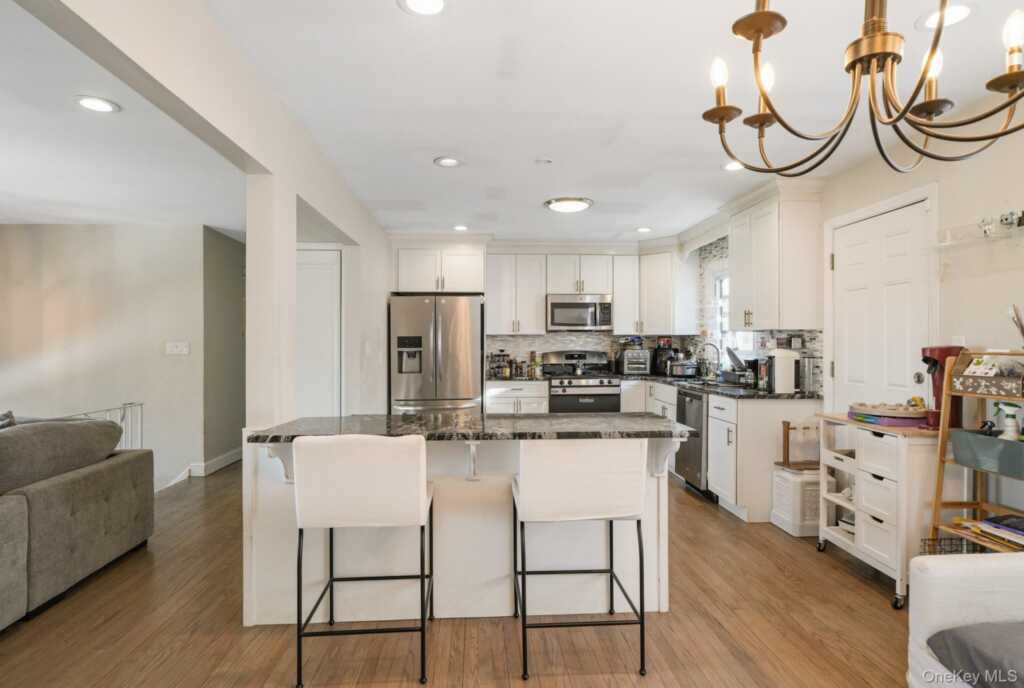 14 Dickinson Avenue, Nyack, NY 10960 - Photo 12 of 49