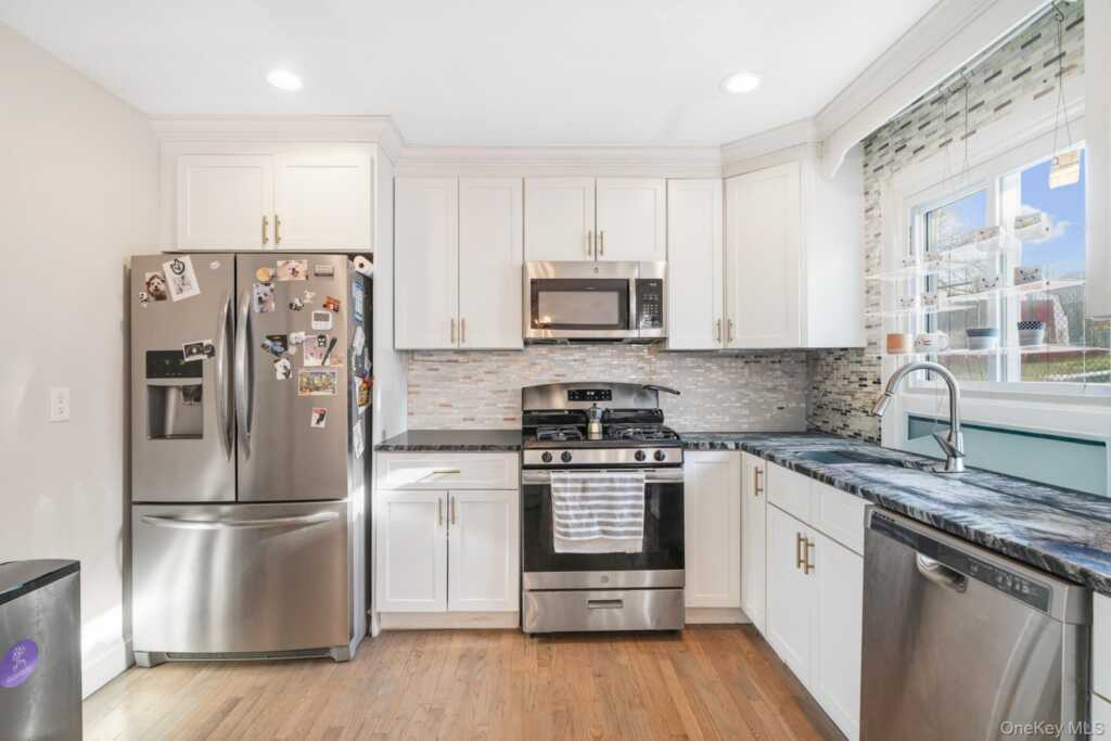 14 Dickinson Avenue, Nyack, NY 10960 - Photo 17 of 49