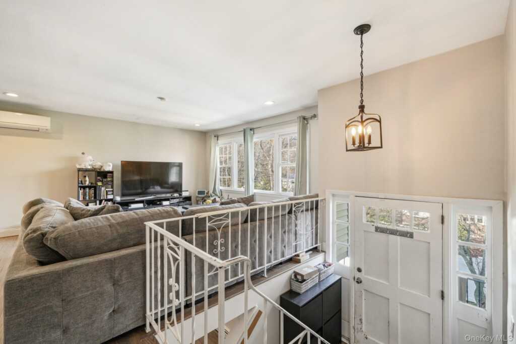 14 Dickinson Avenue, Nyack, NY 10960 - Photo 3 of 49