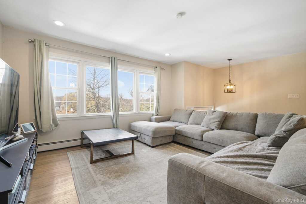 14 Dickinson Avenue, Nyack, NY 10960 - Photo 5 of 49