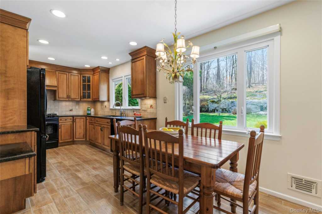 14 Loewen Court, Rye, NY 10580 - Photo 4 of 26