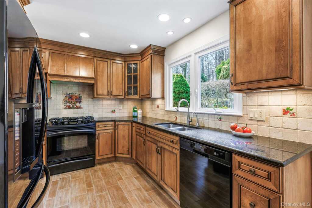 14 Loewen Court, Rye, NY 10580 - Photo 5 of 26