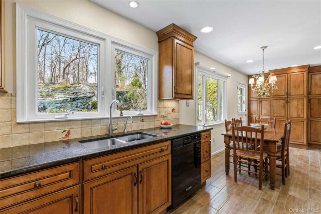 14 Loewen Court, Rye, NY 10580 - Photo 6 of 26