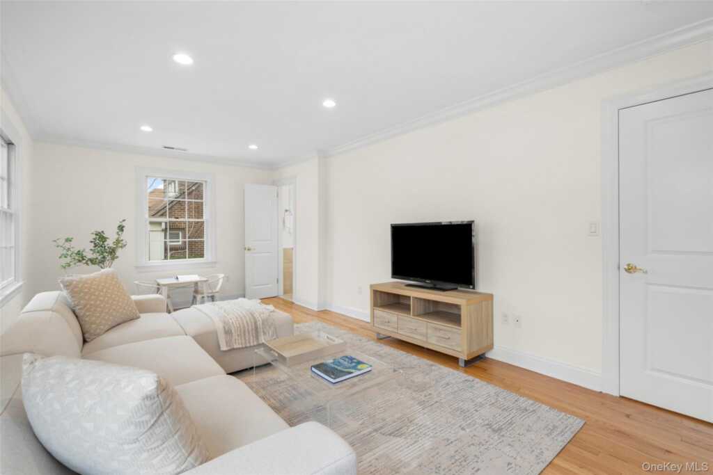 1127 Jensen Avenue, Rye, NY 10543 - Photo 15 of 48