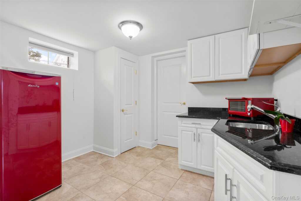 1127 Jensen Avenue, Rye, NY 10543 - Photo 32 of 48