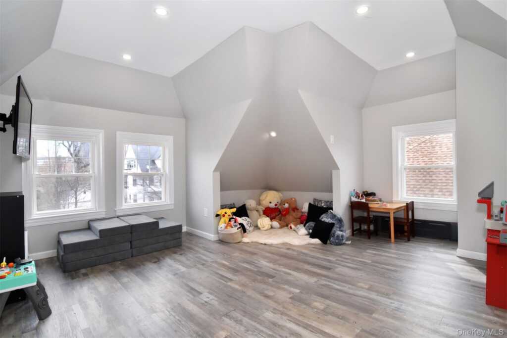 16 Badeau Place, New Rochelle, NY 10801 - Photo 10 of 27