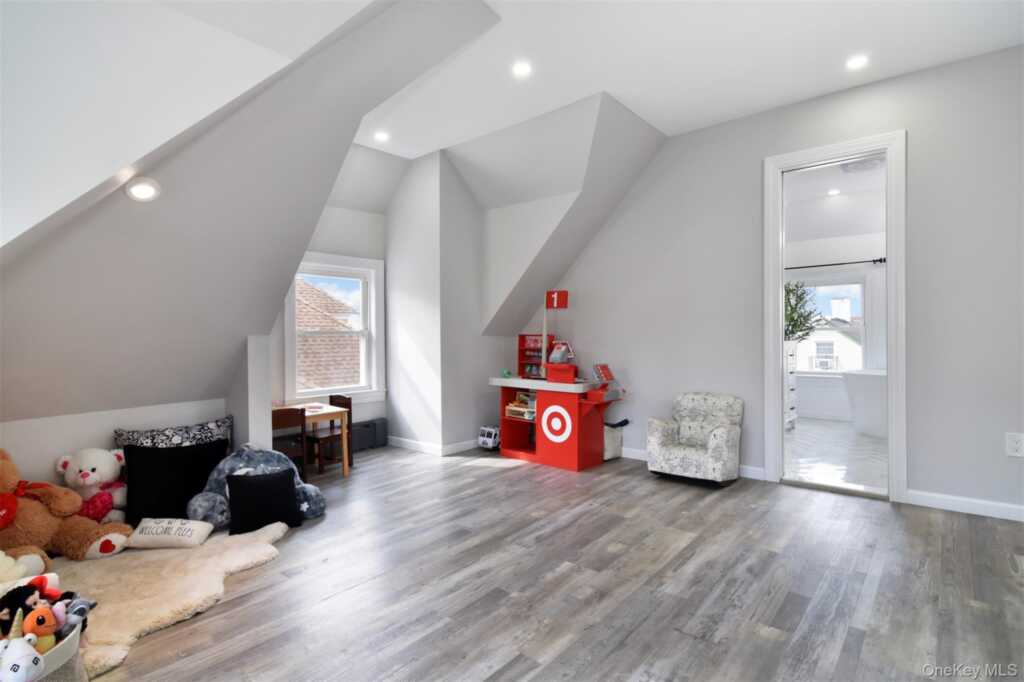 16 Badeau Place, New Rochelle, NY 10801 - Photo 11 of 27