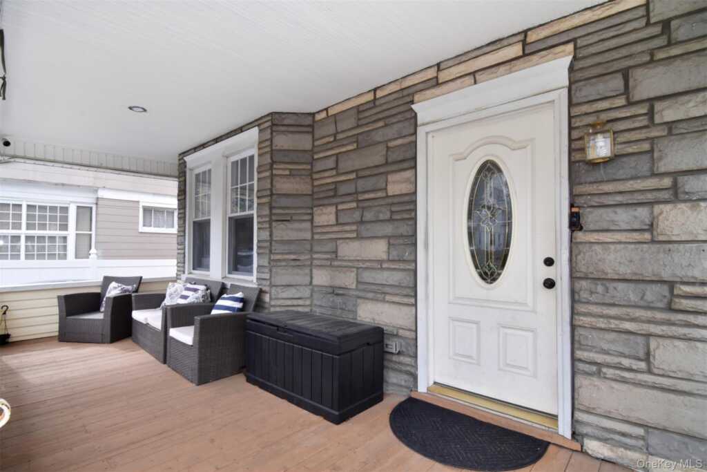 16 Badeau Place, New Rochelle, NY 10801 - Photo 2 of 27