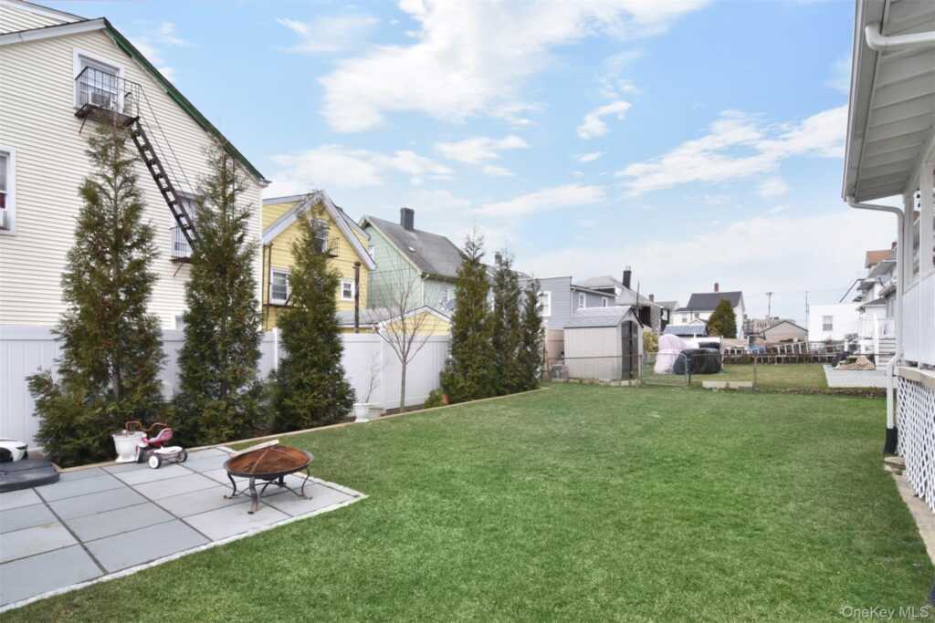 16 Badeau Place, New Rochelle, NY 10801 - Photo 20 of 27