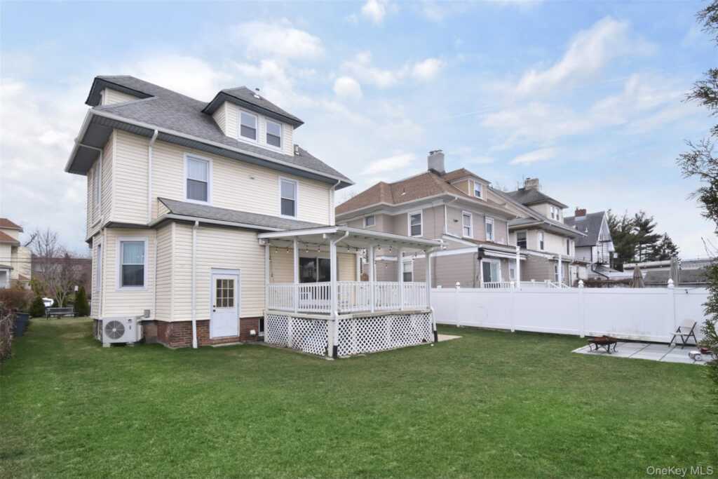 16 Badeau Place, New Rochelle, NY 10801 - Photo 22 of 27