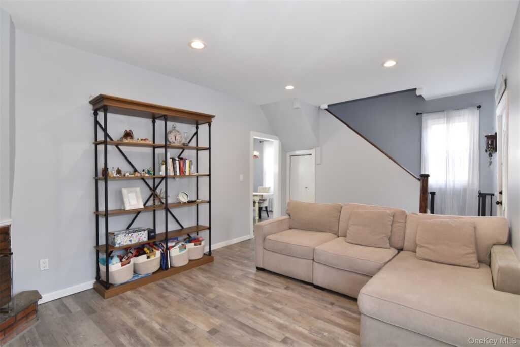 16 Badeau Place, New Rochelle, NY 10801 - Photo 4 of 27