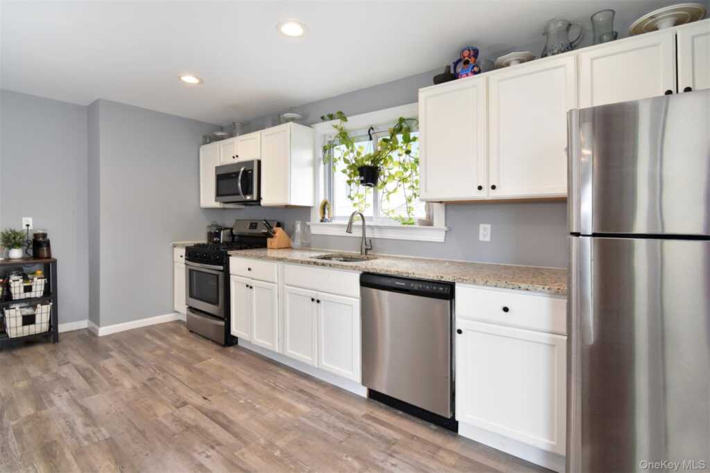 16 Badeau Place, New Rochelle, NY 10801 - Photo 6 of 27