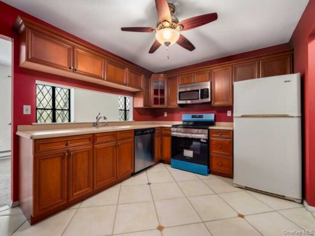 391 Sierra Vista Lane, Valley Cottage, NY 10989 - Photo 11 of 30