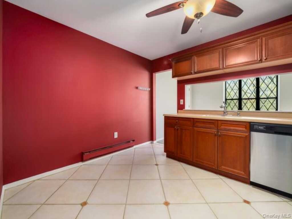 391 Sierra Vista Lane, Valley Cottage, NY 10989 - Photo 12 of 30