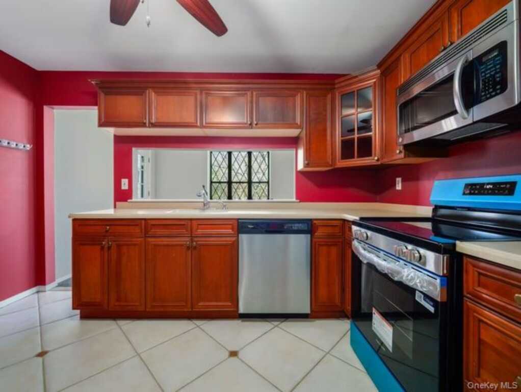 391 Sierra Vista Lane, Valley Cottage, NY 10989 - Photo 13 of 30