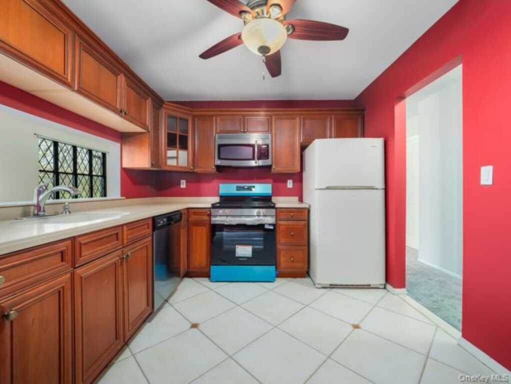 391 Sierra Vista Lane, Valley Cottage, NY 10989 - Photo 14 of 30