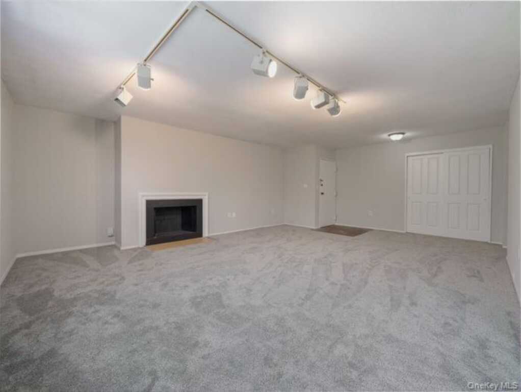 391 Sierra Vista Lane, Valley Cottage, NY 10989 - Photo 6 of 30