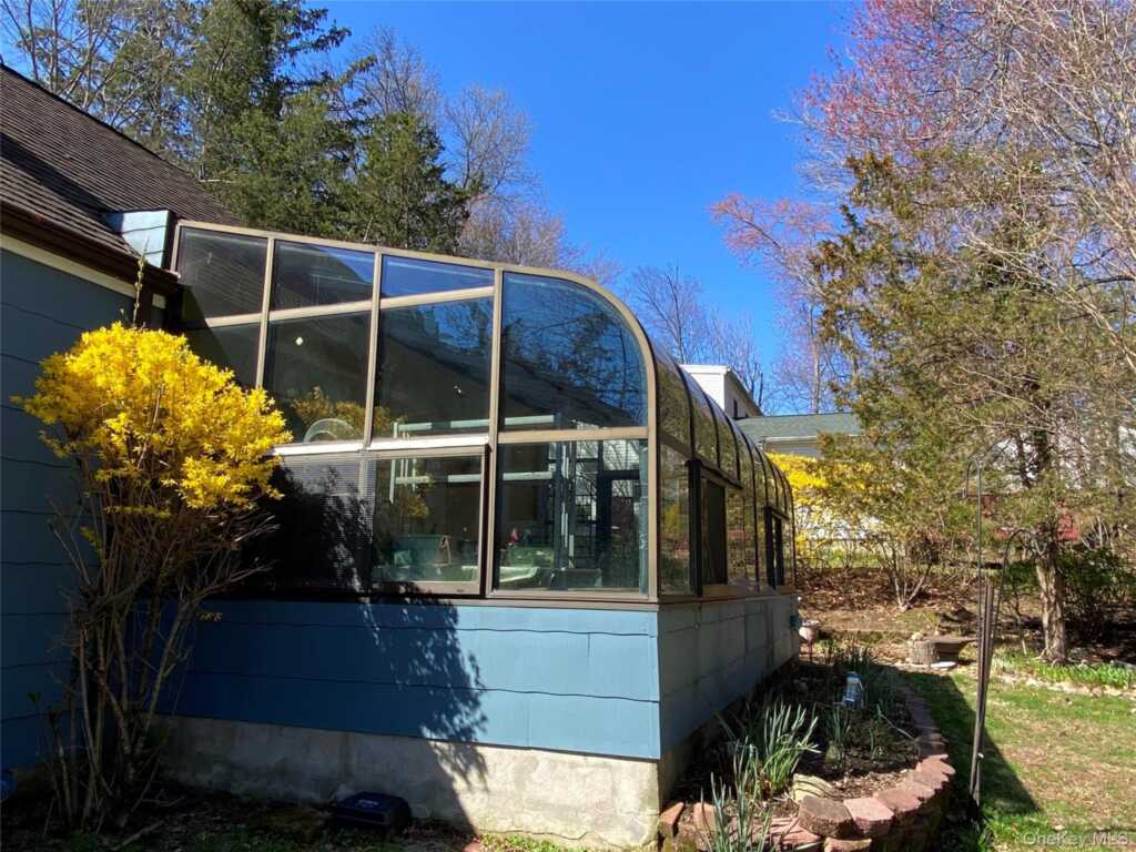 315 Manor Boulevard, Pearl River, NY 10965 - Photo 14 of 33