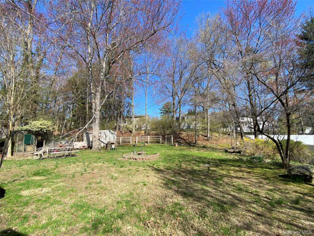 315 Manor Boulevard, Pearl River, NY 10965 - Photo 22 of 33