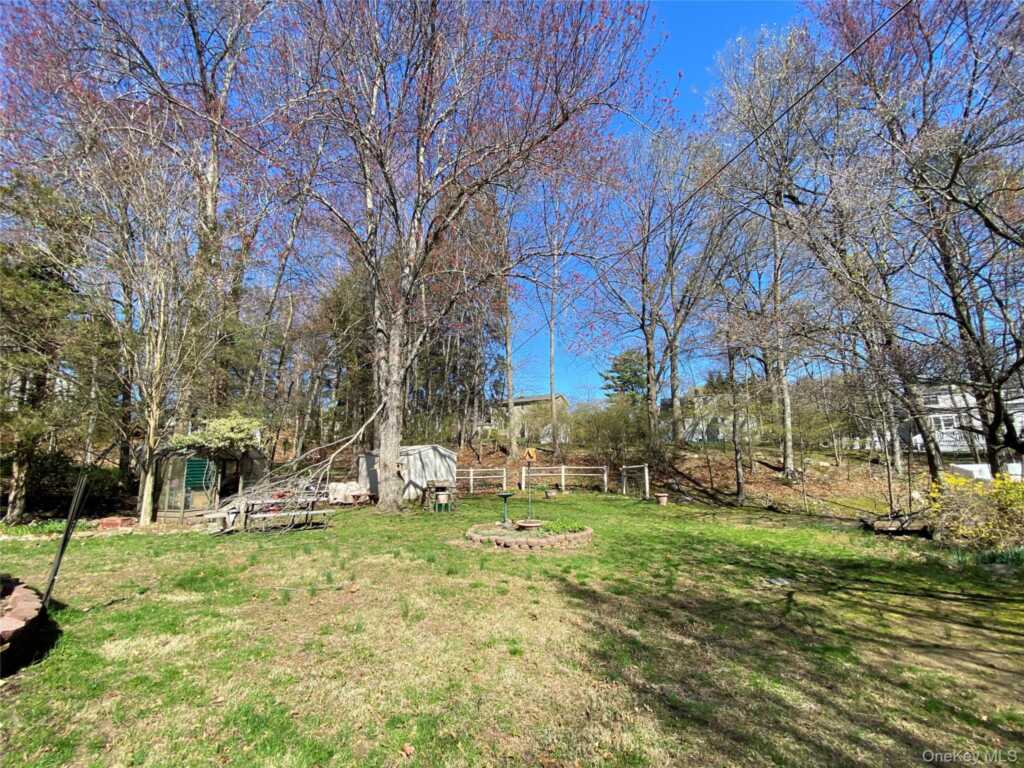 315 Manor Boulevard, Pearl River, NY 10965 - Photo 23 of 33