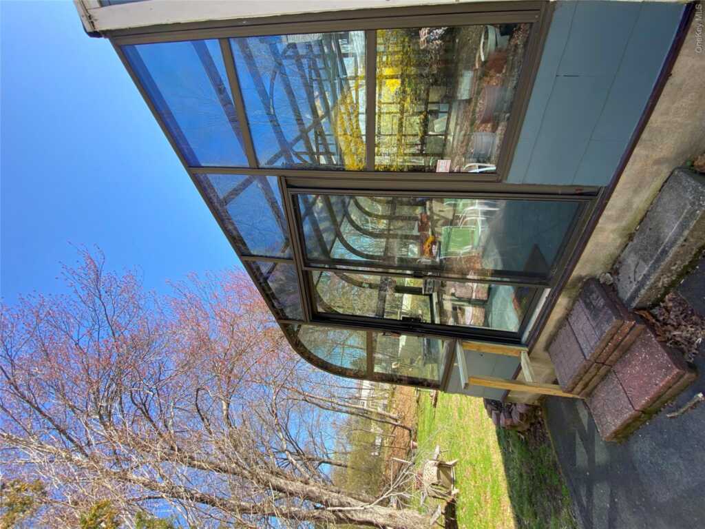 315 Manor Boulevard, Pearl River, NY 10965 - Photo 3 of 33