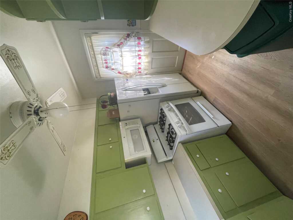 315 Manor Boulevard, Pearl River, NY 10965 - Photo 32 of 33