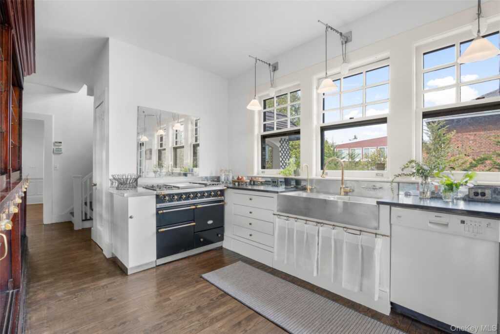 9 Forest Place, New Rochelle, NY 10804 - Photo 14 of 47