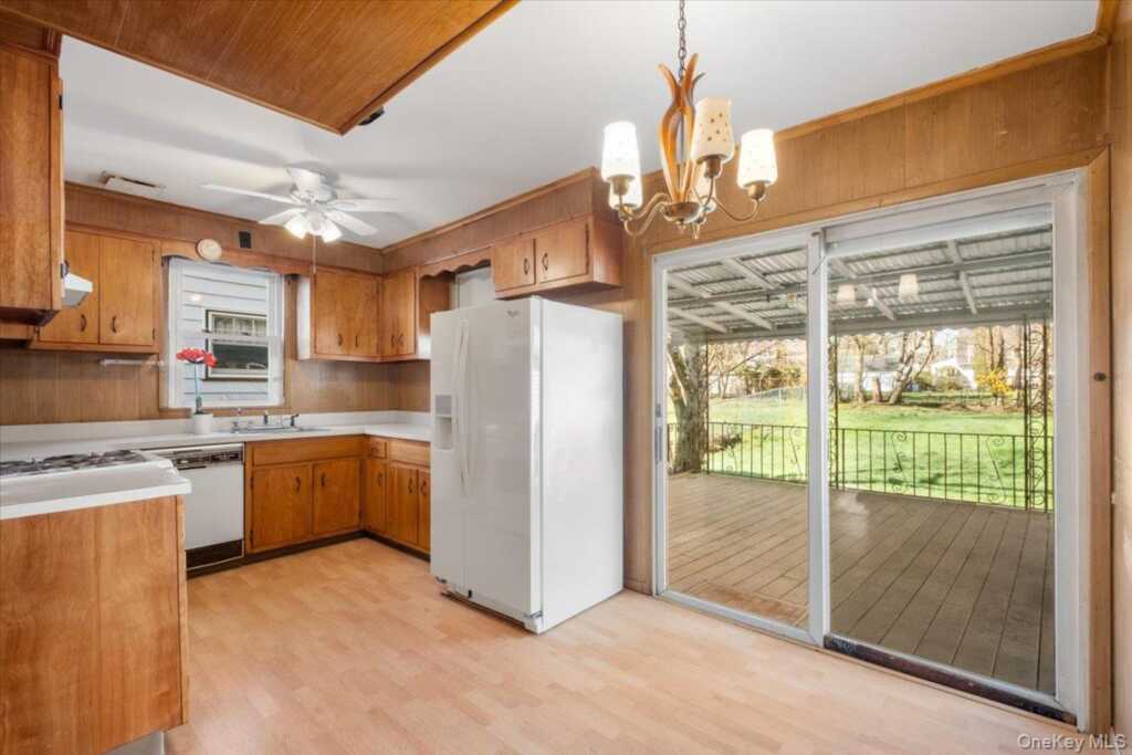 18 Faneuil Place, New Rochelle, NY 10801 - Photo 12 of 40