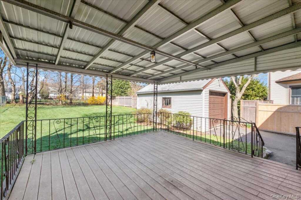 18 Faneuil Place, New Rochelle, NY 10801 - Photo 15 of 40