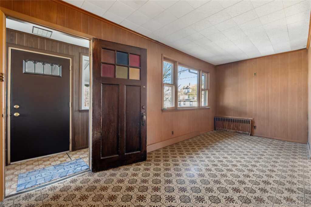 18 Faneuil Place, New Rochelle, NY 10801 - Photo 3 of 40