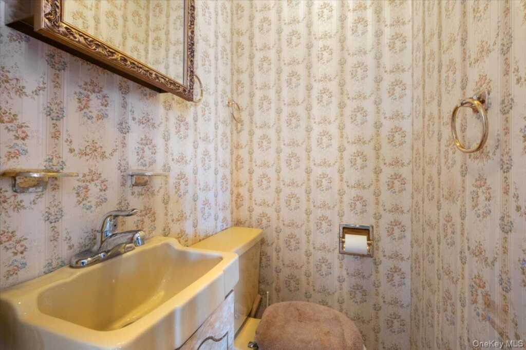 18 Faneuil Place, New Rochelle, NY 10801 - Photo 30 of 40