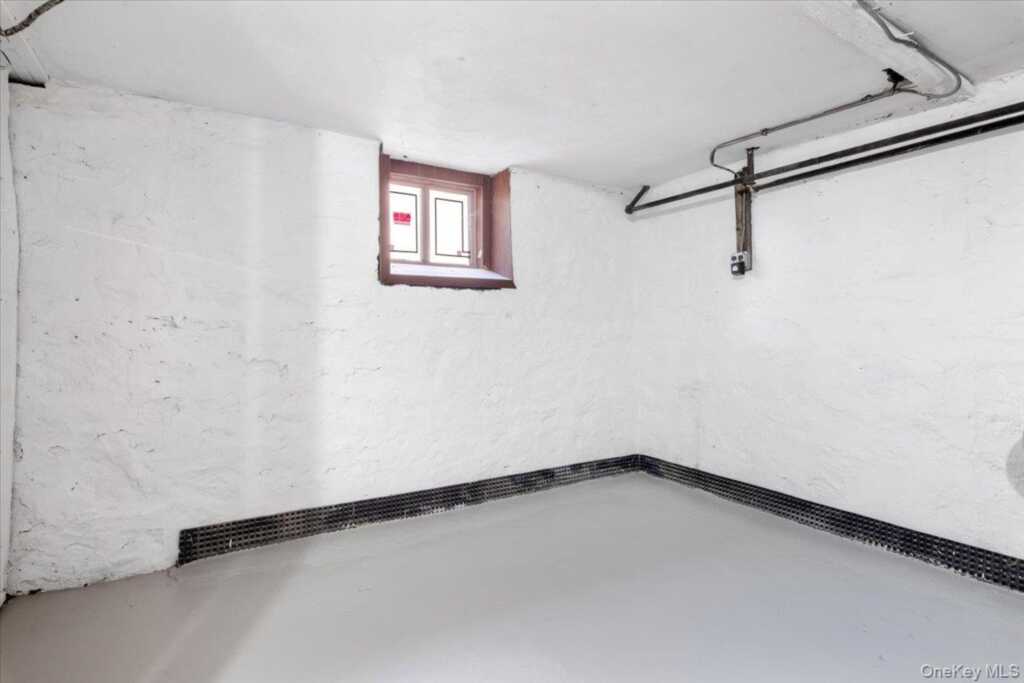 18 Faneuil Place, New Rochelle, NY 10801 - Photo 31 of 40