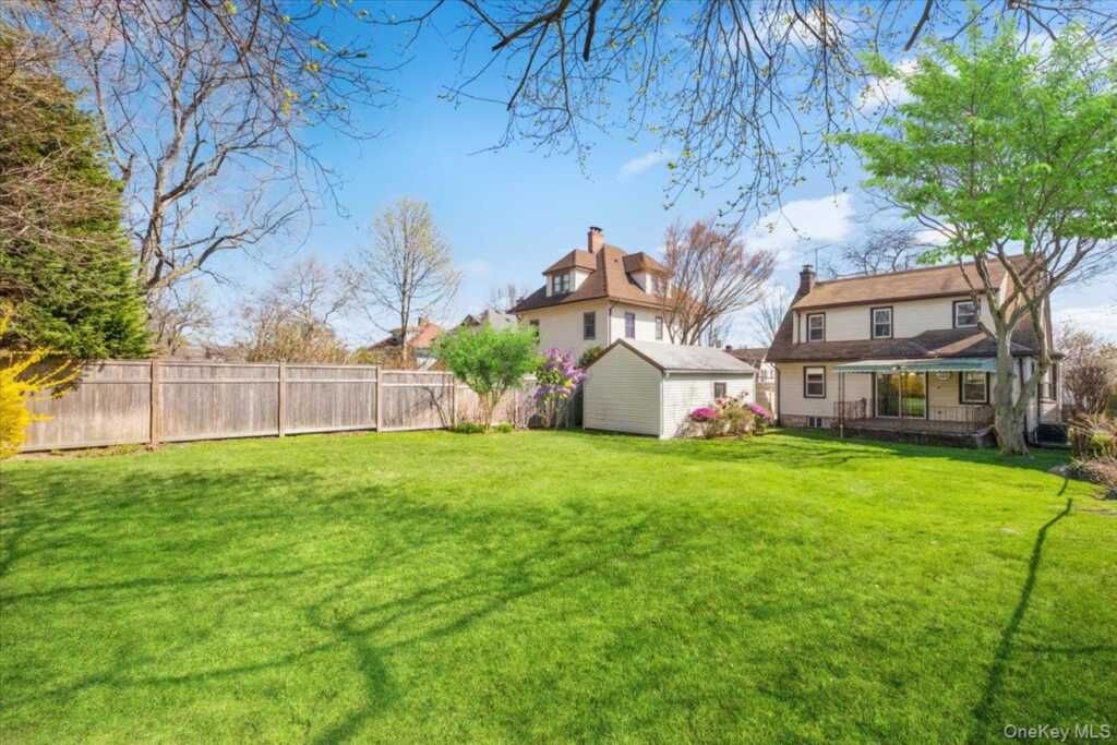 18 Faneuil Place, New Rochelle, NY 10801 - Photo 34 of 40