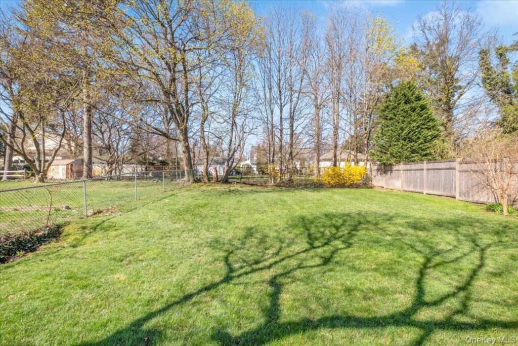 18 Faneuil Place, New Rochelle, NY 10801 - Photo 36 of 40