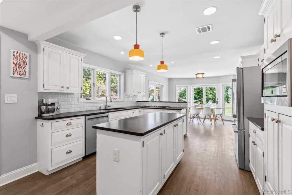 947 Shore Acres Drive, Rye, NY 10543 - Photo 10 of 44