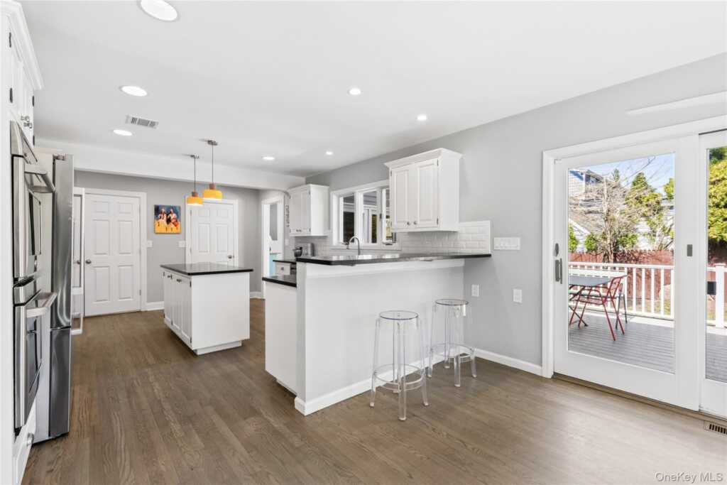 947 Shore Acres Drive, Rye, NY 10543 - Photo 11 of 44