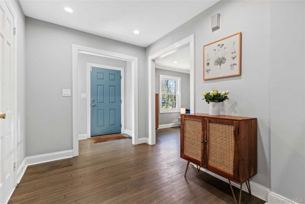 947 Shore Acres Drive, Rye, NY 10543 - Photo 2 of 44