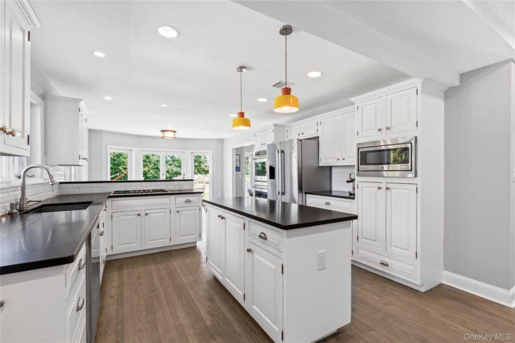 947 Shore Acres Drive, Rye, NY 10543 - Photo 9 of 44