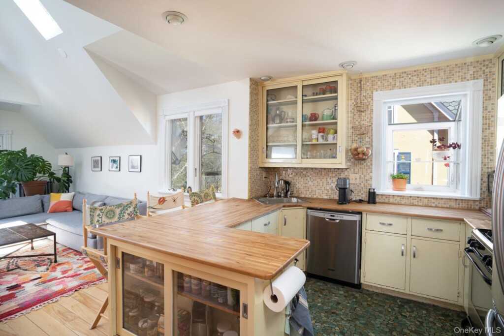 52 Jefferson Street, Nyack, NY 10960 - Photo 10 of 29