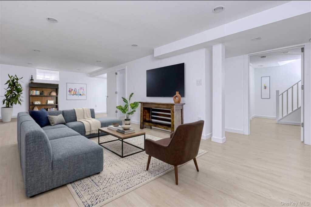 16 S Lexow Avenue, Nanuet, NY 10954 - Photo 15 of 21