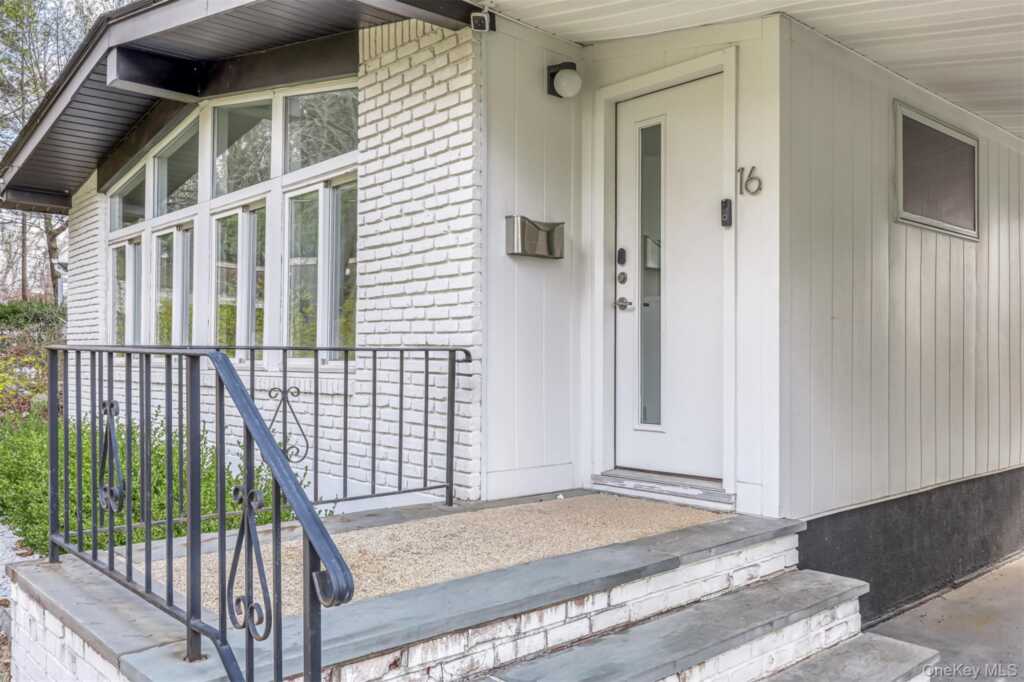 16 S Lexow Avenue, Nanuet, NY 10954 - Photo 6 of 21