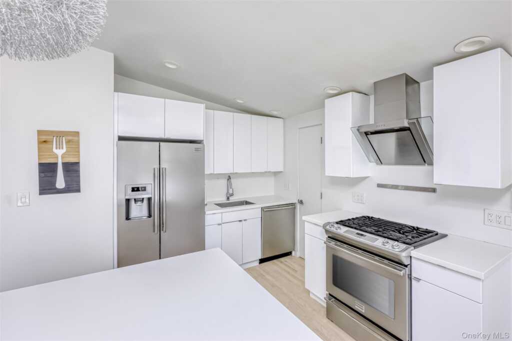 16 S Lexow Avenue, Nanuet, NY 10954 - Photo 9 of 21